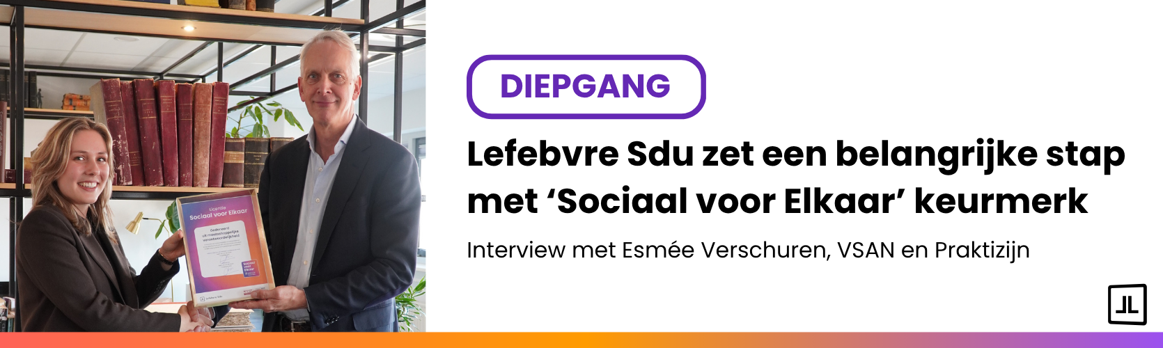 Esmée Verschuren, advocaat Legal Sharks en Geert-Jan van der Snoek, CEO Lefebvre Sdu bij het overhandigen van eerste 'Sociaal voor Elkaar' keurmerk